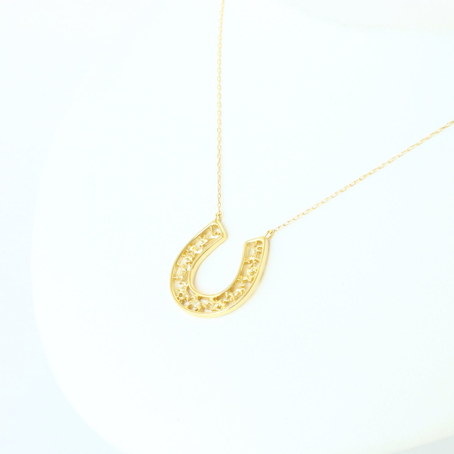 馬蹄モチーフ ペンダント プラチナ/18金製 うまくいく ラッキーアイテム 開運