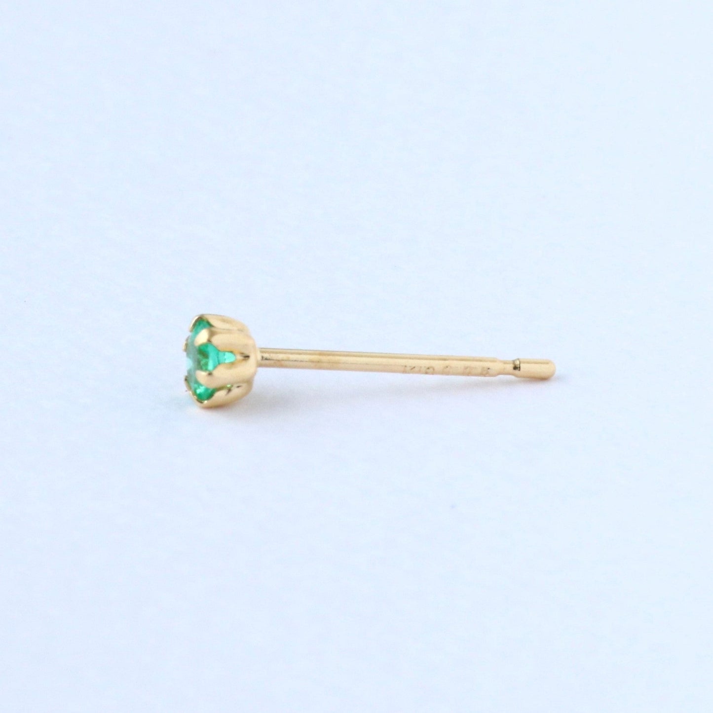 エメラルド 一粒ピアス 18金/プラチナ 送料無料 5月誕生石 プレゼントにも